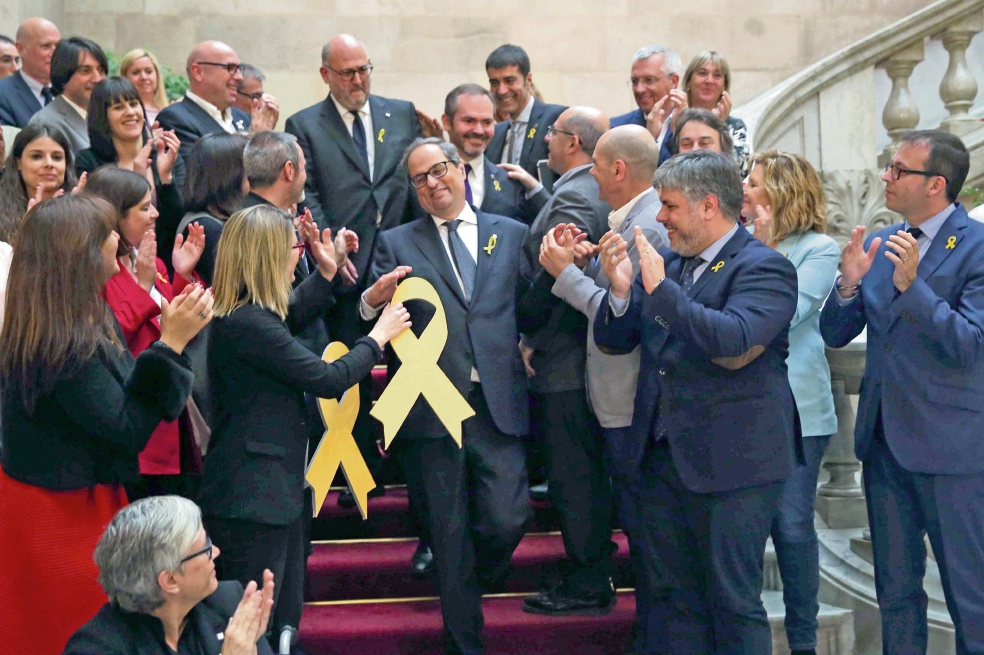 Cataluña ya tiene gobierno; asume Quim Torra
