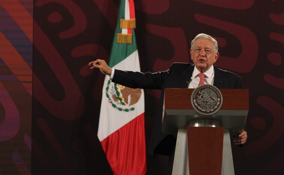 AMLO sale en defensa de Mario Delgado tras acusaciones de Xóchitl Gálvez sobre tráfico de combustible