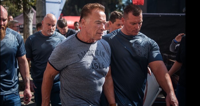 Schwarzenegger recuerda el pasado nazi de su padre y esto opina
