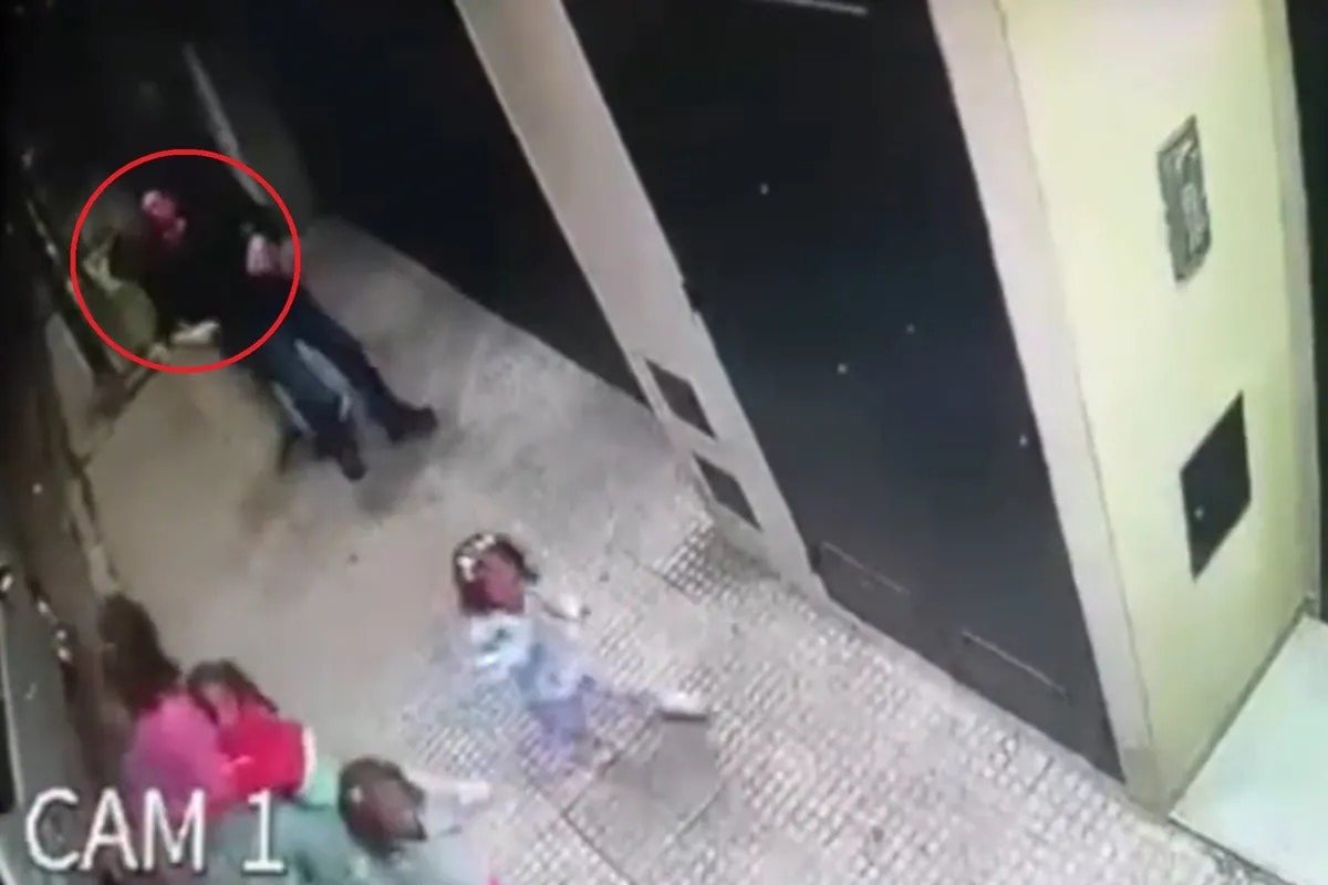 “¡Están lastimando al abuelito!”: Hombre fue asaltado frente a sus nietas en Argentina