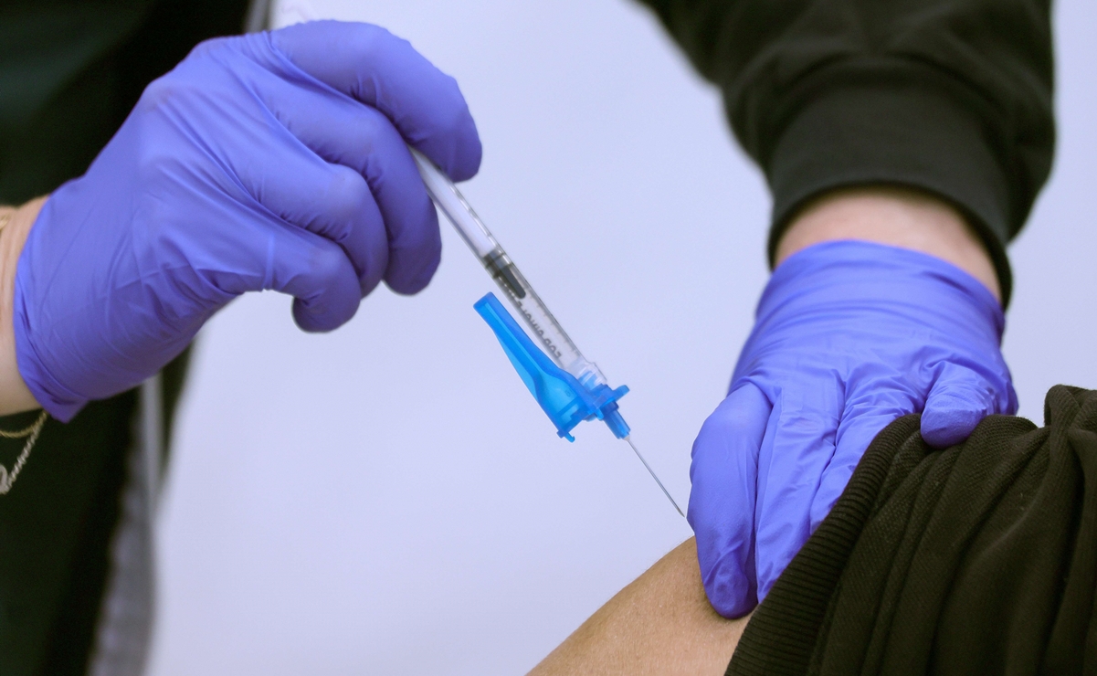 Las vacunas no detendrán al coronavirus por sí solas: estudio