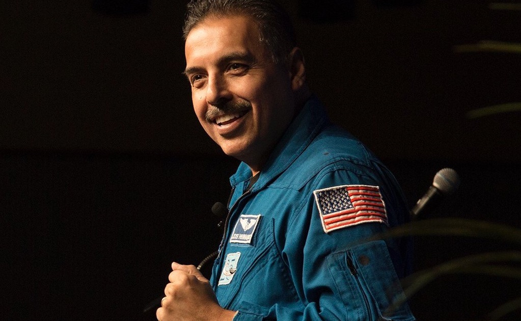 “Neri Vela no es el único astronauta mexicano”, corrige José Hernández  a AMLO