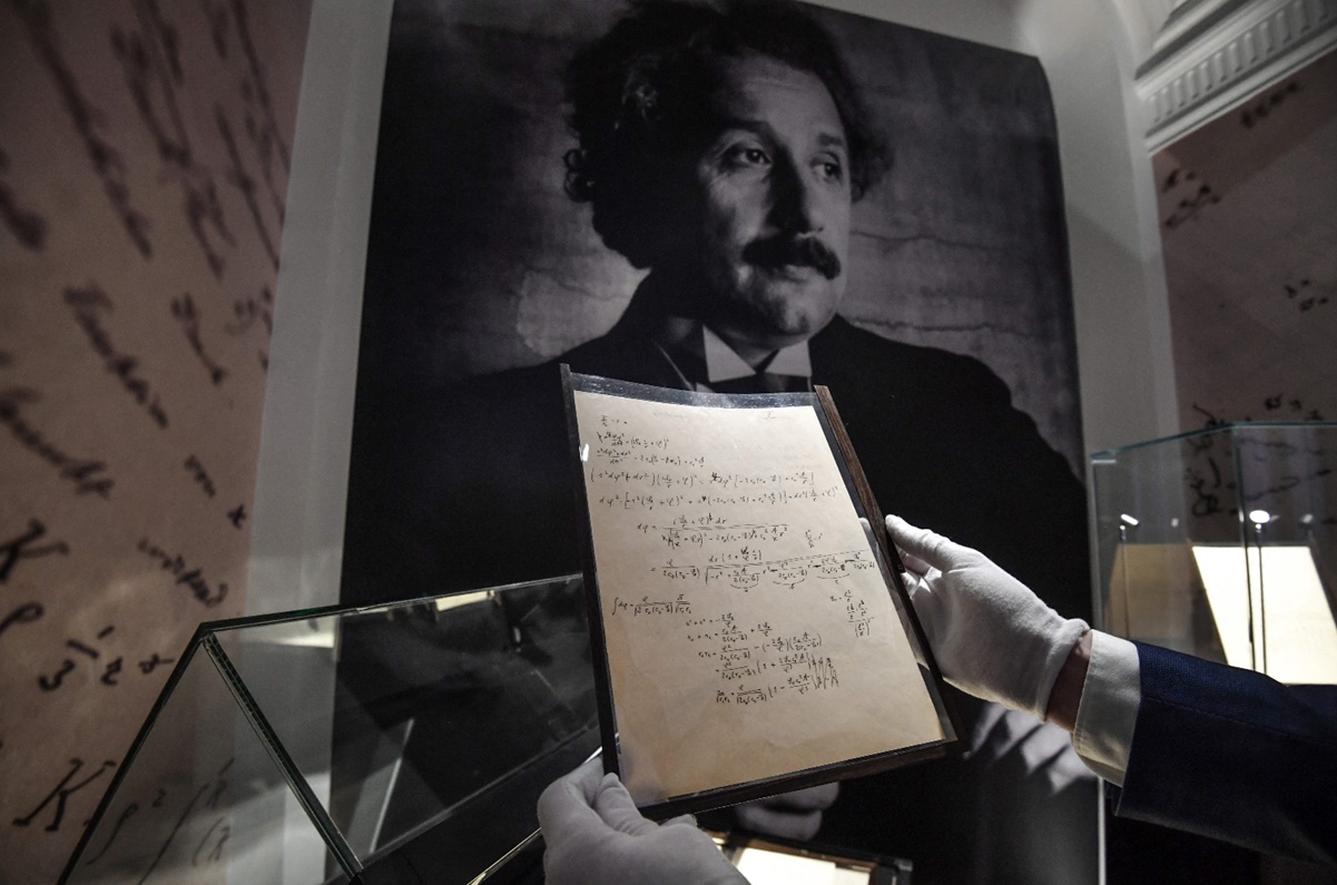 Borrador de la Teoría de la Relatividad de Einstein es subastado en más de 13 mdd