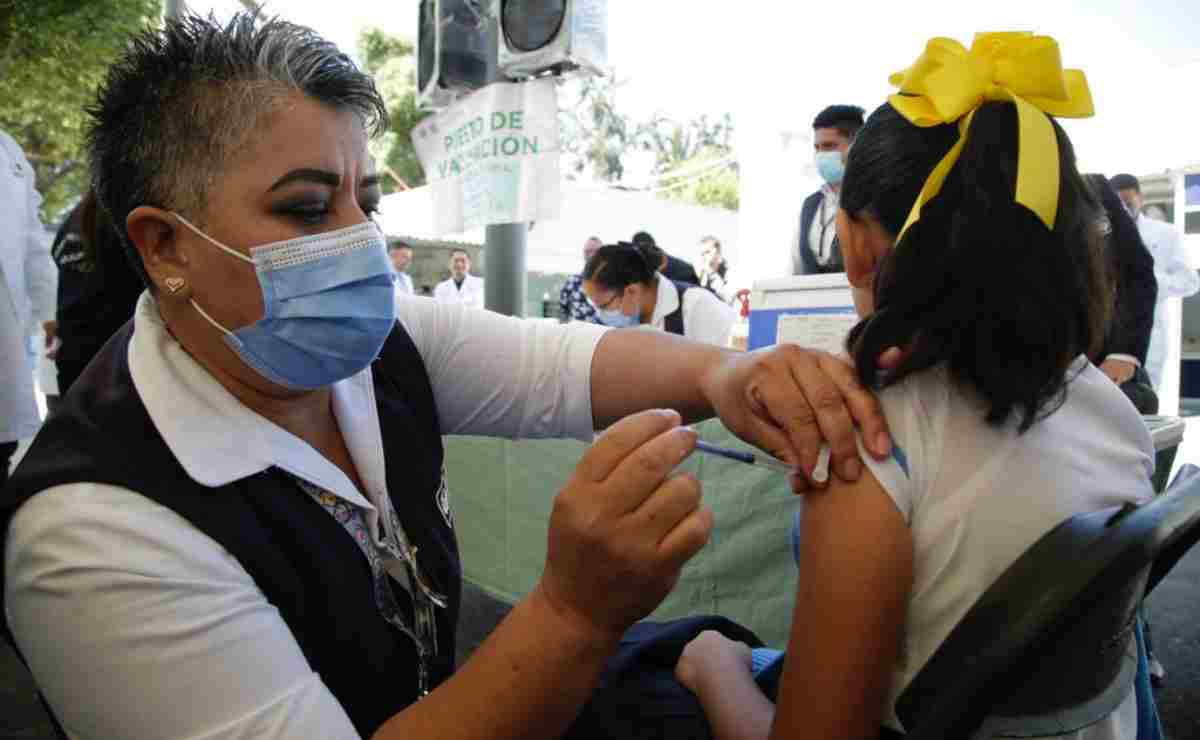 Arranca vacunación contra el VPH en escuelas de la CDMX