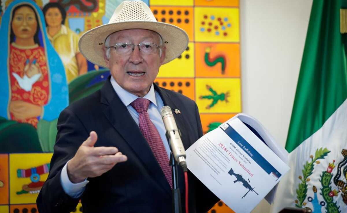 EU investiga empresas que venden armas a México, señala Ken Salazar