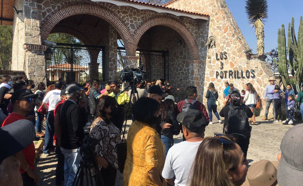 Llega cuerpo de Vicente Fernández al rancho de Los Tres Potrillos