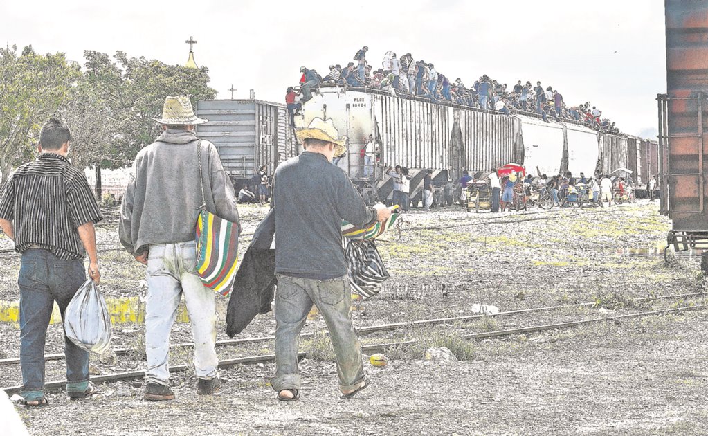 Gobierno capitalino otorga apoyos sociales a migrantes