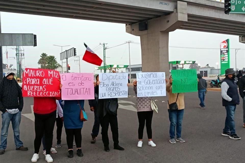 Tras 10 horas de bloqueo, pobladores liberan carretera federal Camino Libre a Tonanitla-AIFA