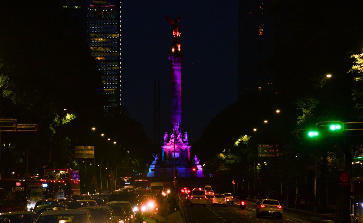 Gobierno de la CDMX ilumina edificios emblemáticos en conmemoración del día del orgullo LGBTTTIQ+
