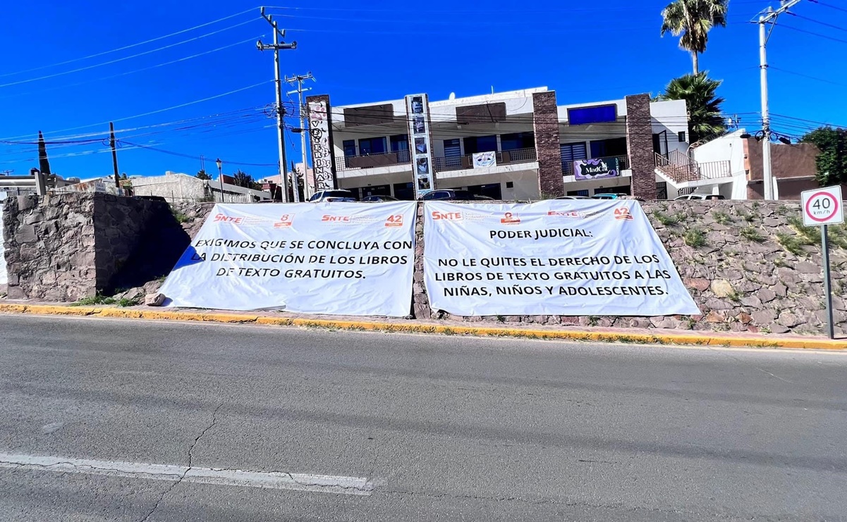 Docentes inician plantón en Chihuahua; exigen entrega de libros de texto de la SEP