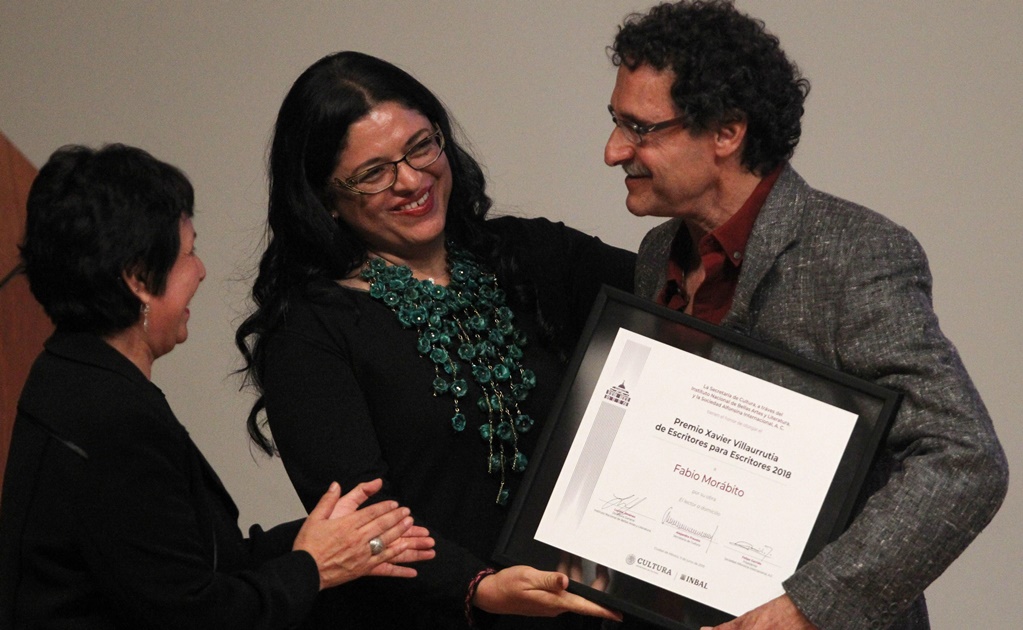 El poeta Fabio Morábito recibe premio Xavier Villaurrutia 