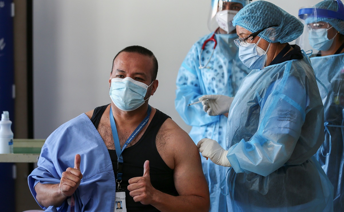 "Hoy es un día de esperanza", dice primer vacunado en Ecuador contra el Covid