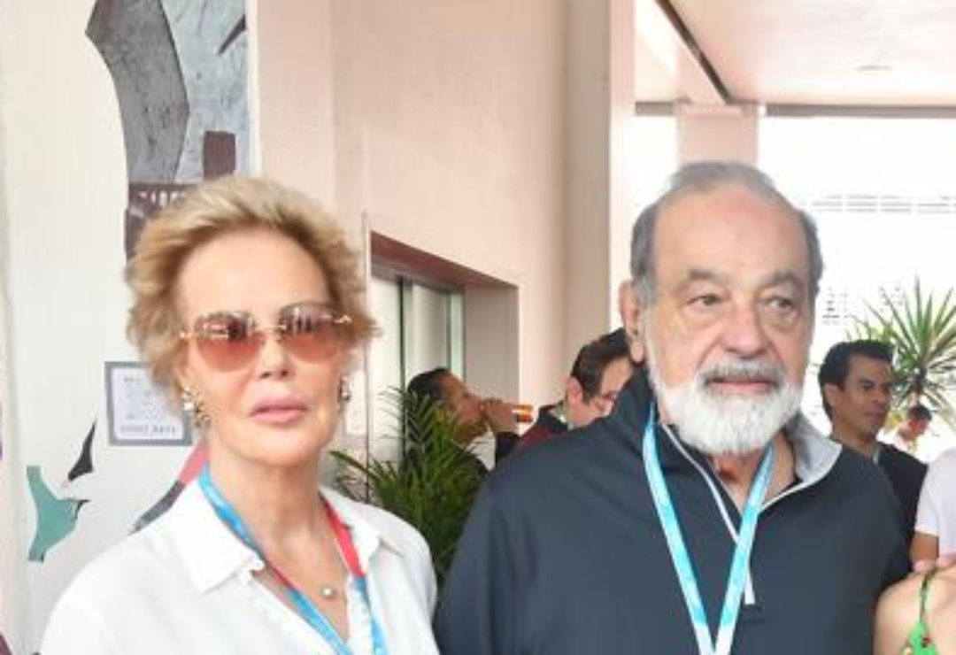 Carlos Slim y su novia, Mercedes Sánchez Navarro, en el Gran Premio de México 2022