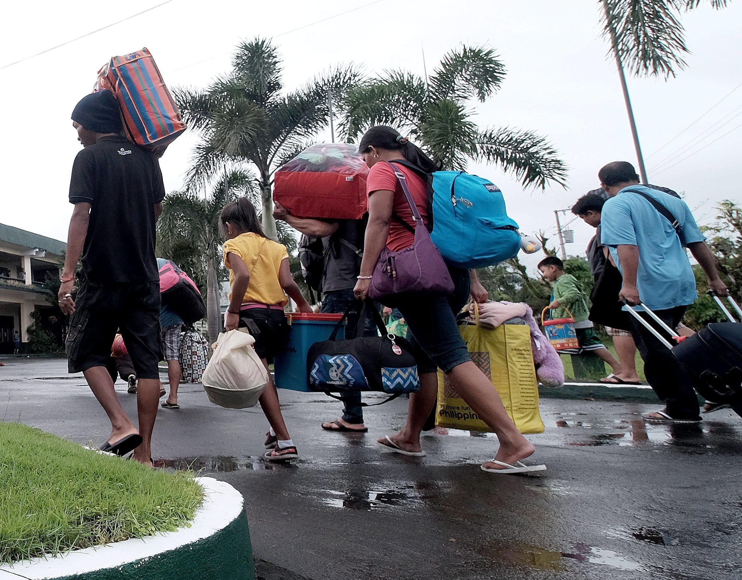 Potente tifón golpea a Filipinas el día de Navidad