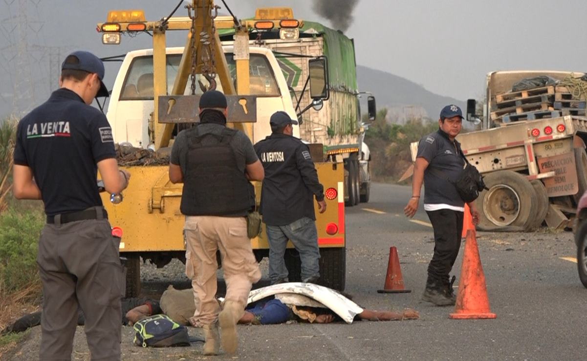 Tráiler atropella a migrantes que caminaban sobre carretera de Oaxaca; hay tres fallecidos