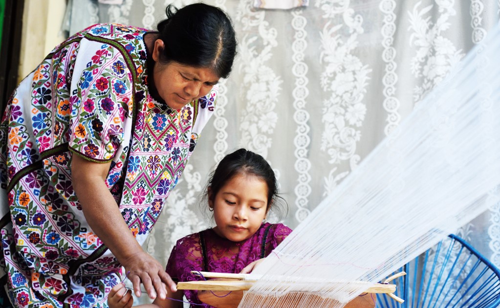 Indigenous women rescue the waist loom