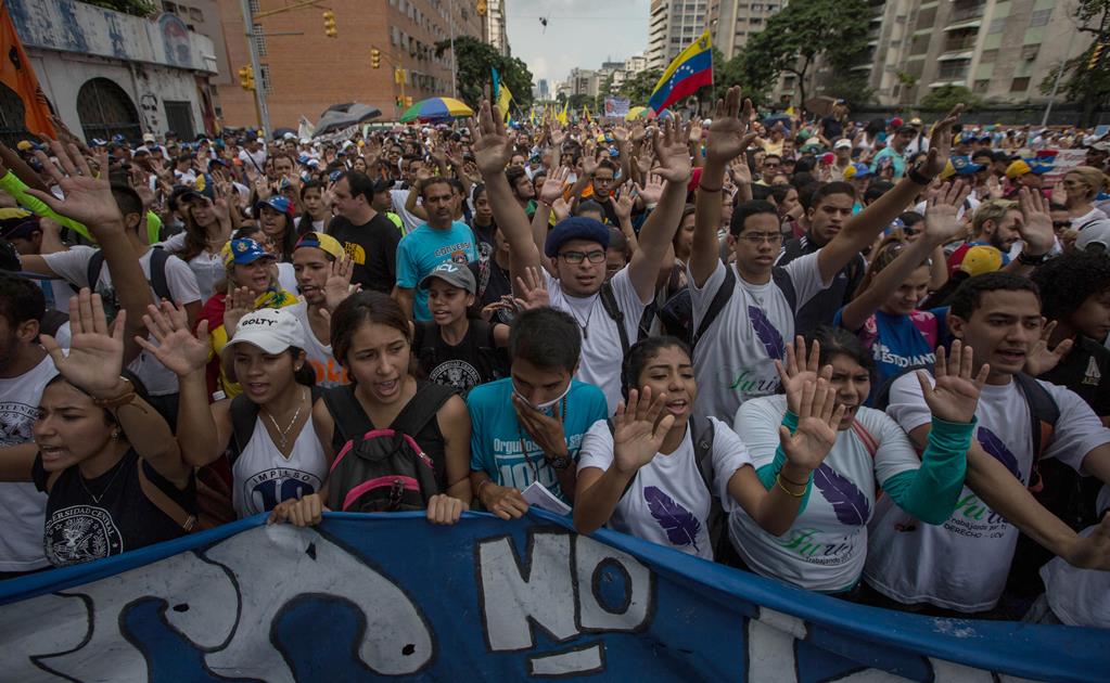 Opositores de Maduro participan en la "Toma de Venezuela" 