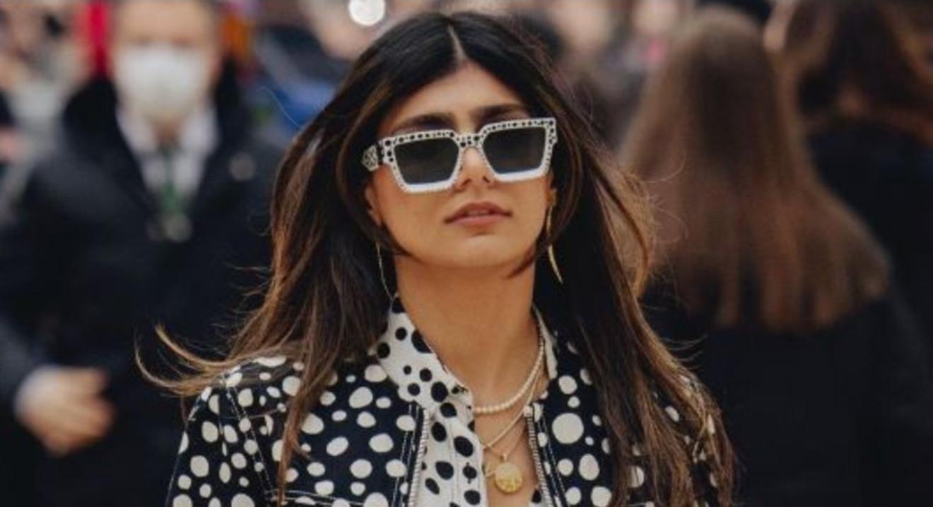 Mia Khalifa te hará temblar con un look bicolor de Louis Vuitton y Yayoi Kusama