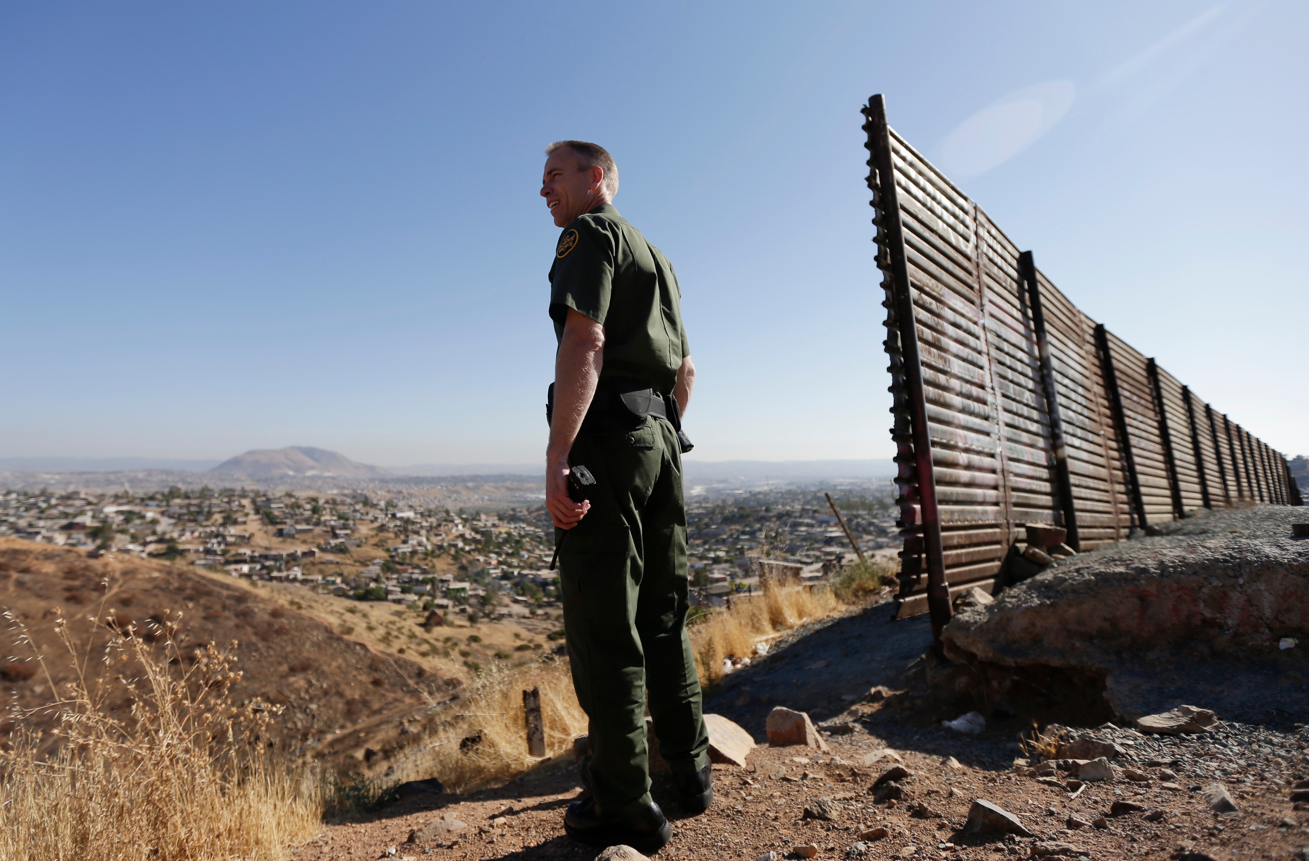 Texas pide cerrar frontera con México tras incidente con indocumentado