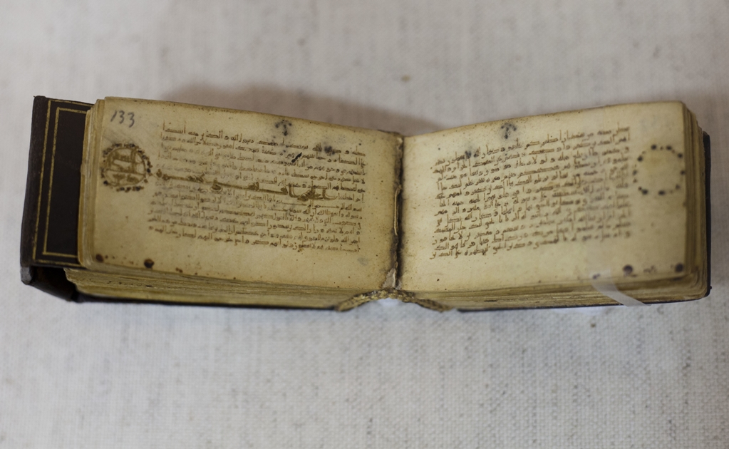 Israel exhibe un Corán diminuto del siglo X