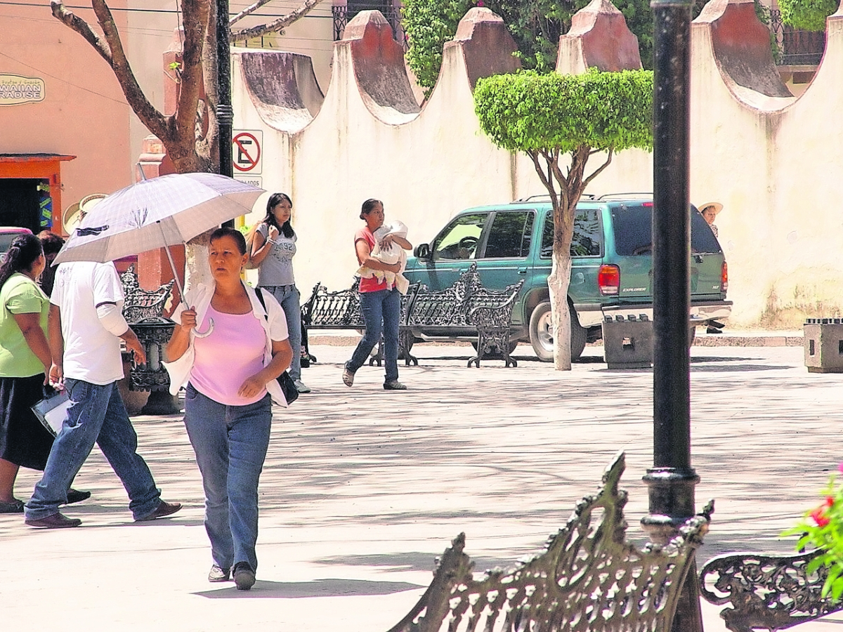 Golpes de calor amenazan salud de los habitantes