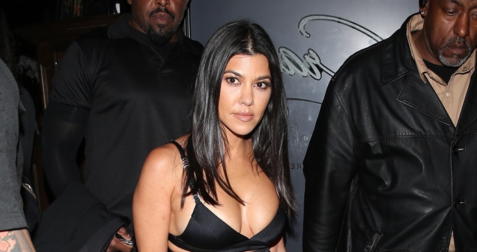 Kourtney Kardashian conquista California con tendencia ‘bra out’ 