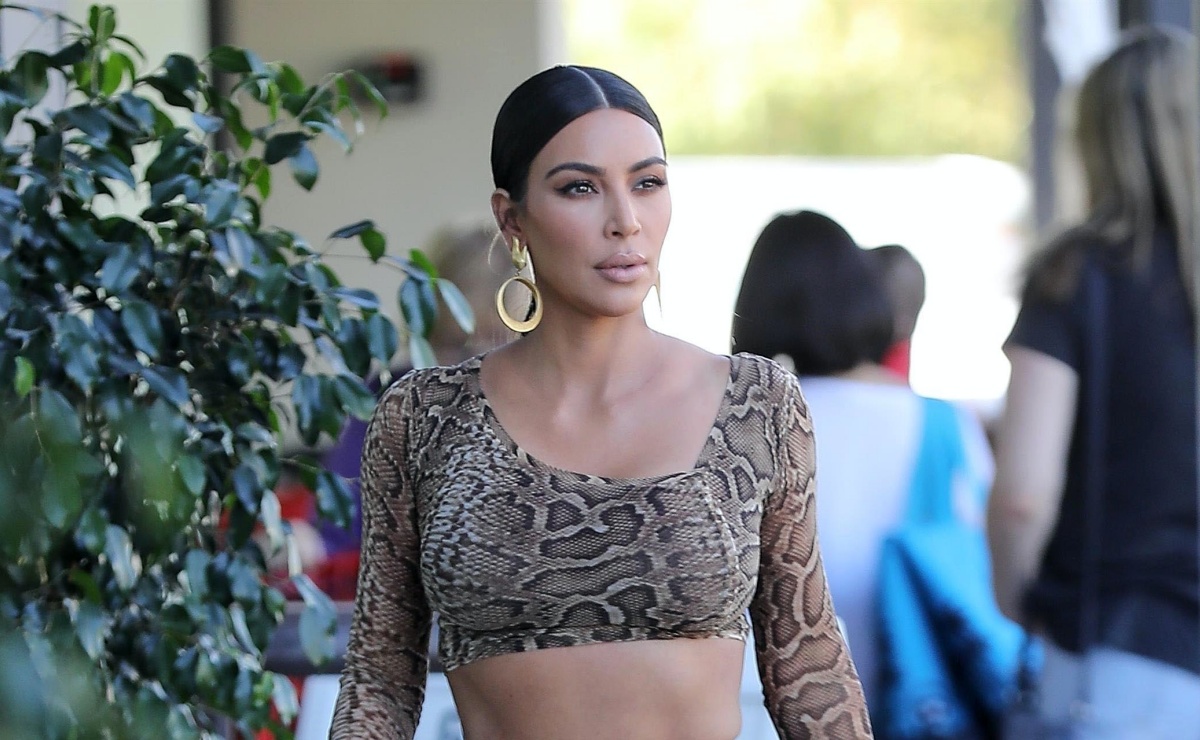 Kim Kardashian sorprende y modela vestidos traslúcidos en Instagram 