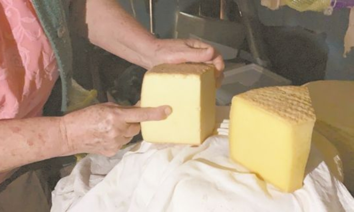 Investigan brote de listeria en EU relacionado con consumo de queso cotija y fresco