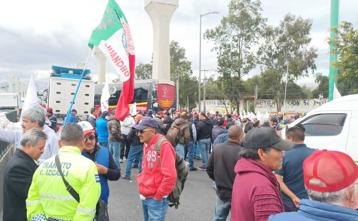 Mantienen bloqueo en la México-Querétaro por segundo día consecutivo