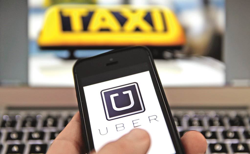 Uber apoya propuesta de taxis abiertos en aeropuertos