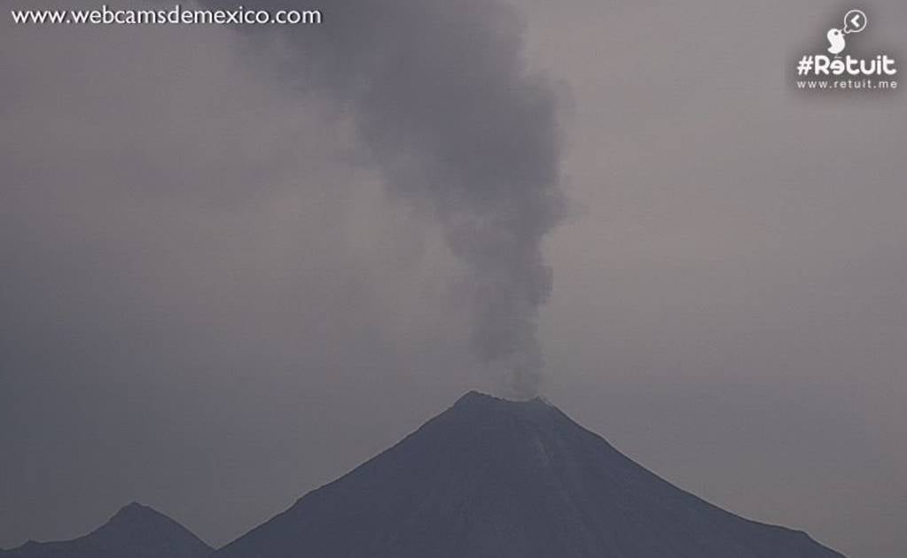 Volcán de Colima emite fumarola de 2 km de altura