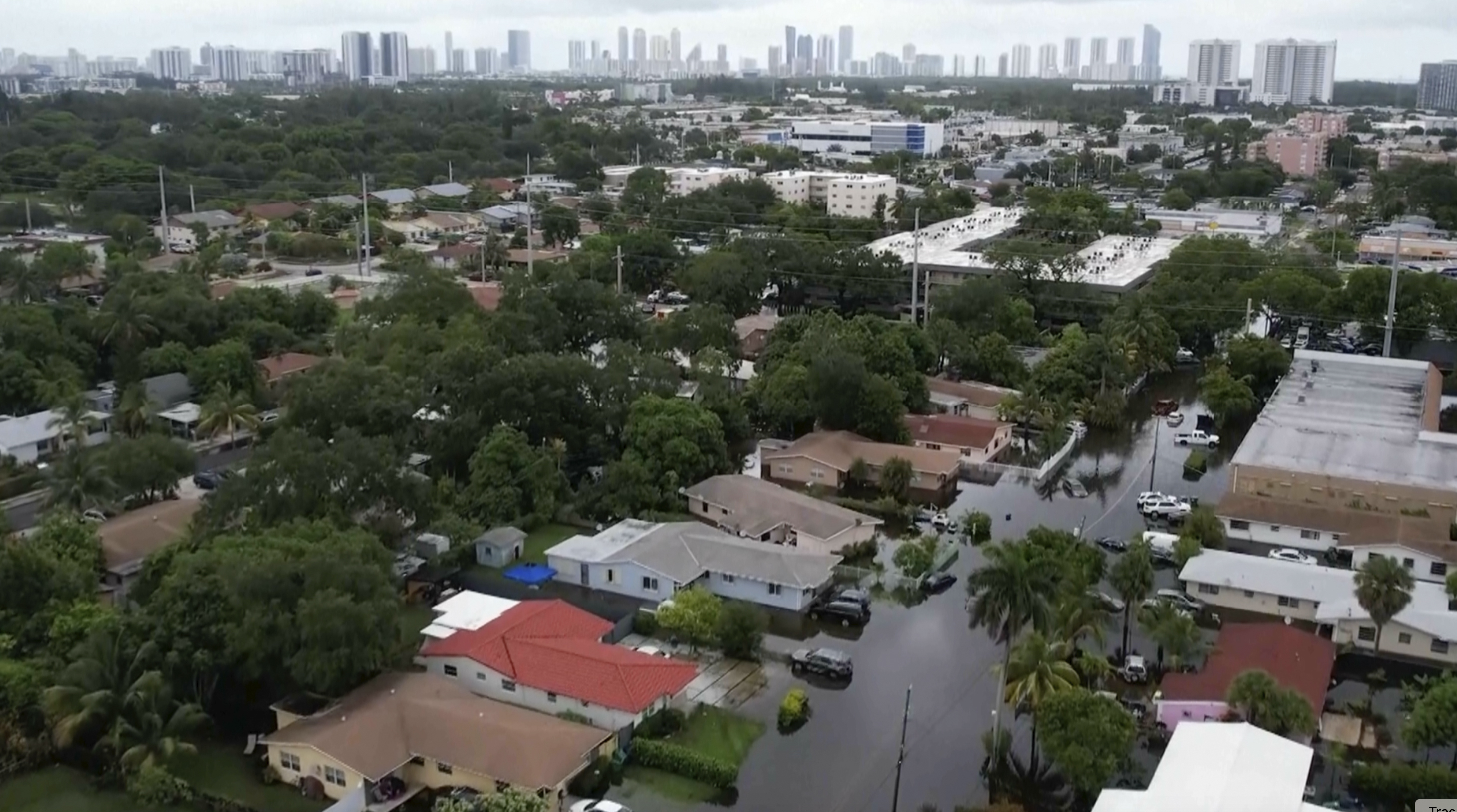 Florida declara emergencia en 5 condados por inundaciones; advierte de lluvias torrenciales en próximas horas