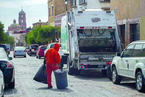 Reparar vehículos del área de servicios cuesta 41 mdp: Sáiz