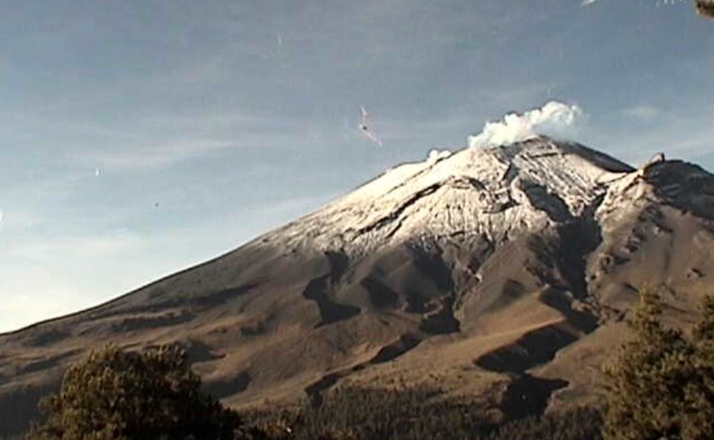 Siguen las exhalaciones en el "Popo" y el volcán de Colima