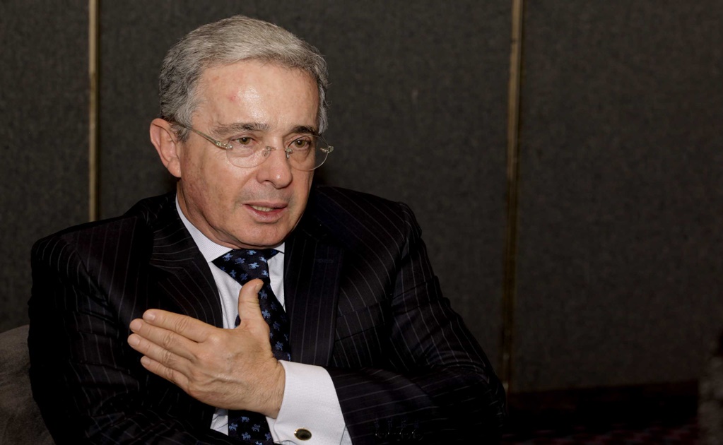 De haberme unido con paramilitares, habría derrotado a FARC: Uribe