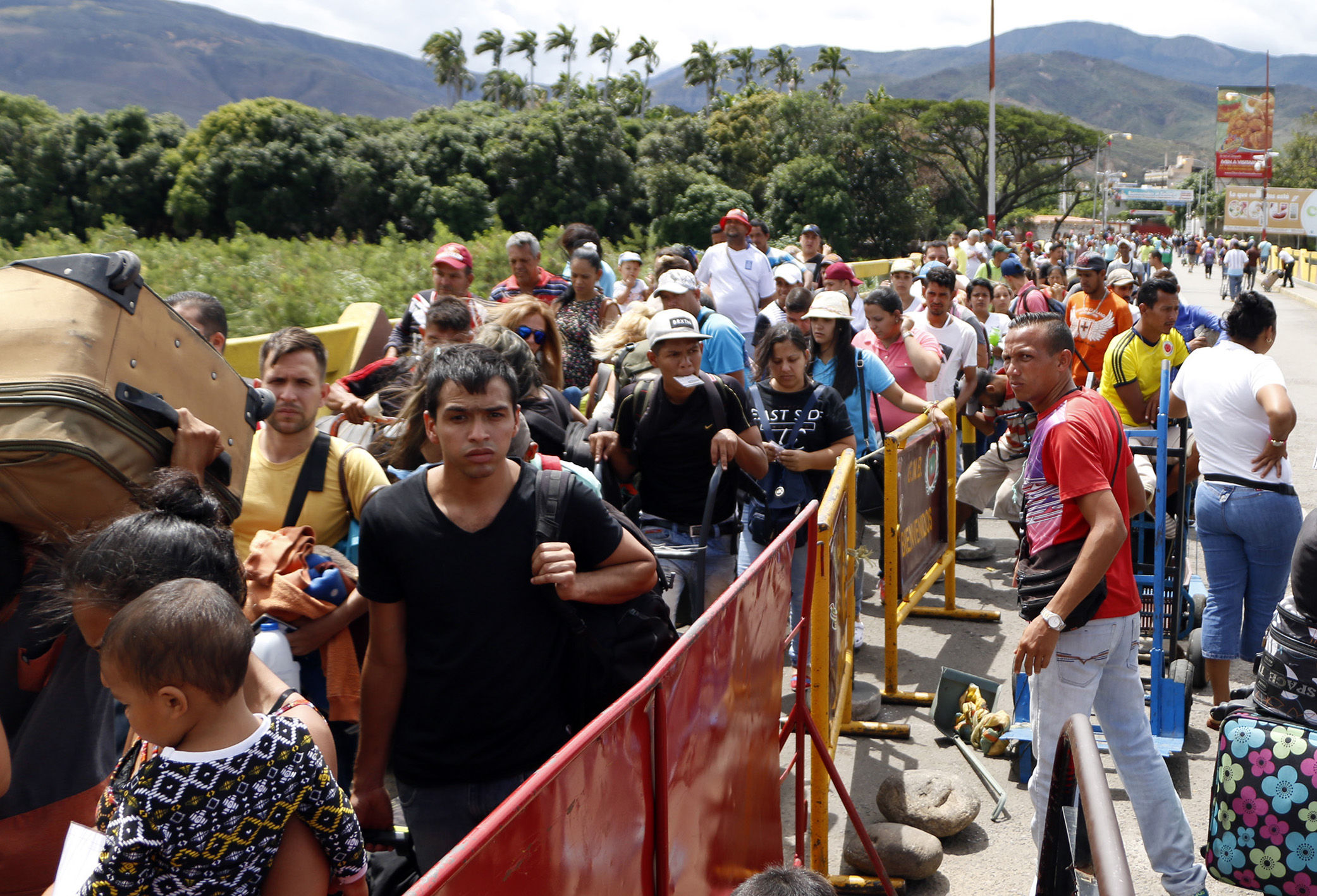 Colombia crea permisos para que 150 mil venezolanos no sean deportados