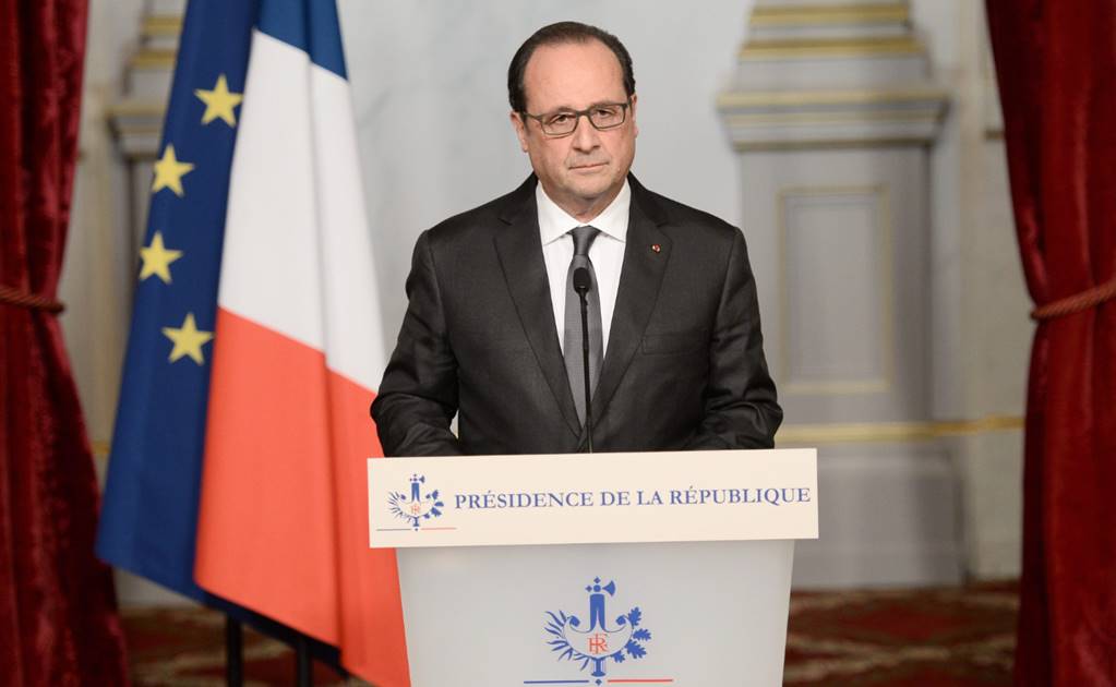 Hollande culpa al Estado Islámico de atentados en París