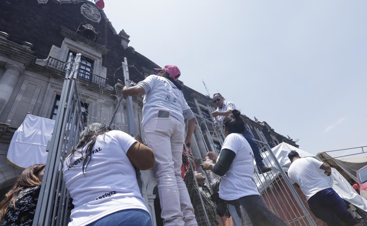 Colectivo levanta plantón en Palacio de Gobierno del Estado de México luego de 344 días