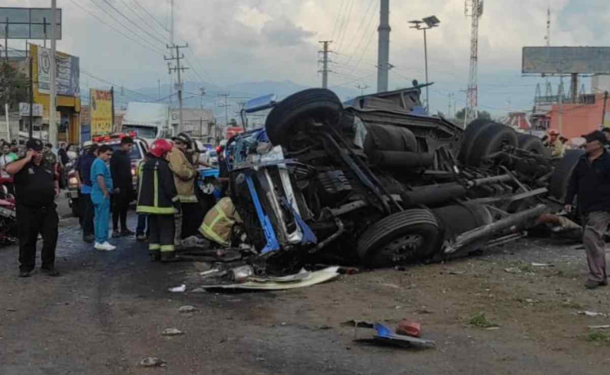 Tráiler embiste al menos 10 vehículos en Tulancingo, Hidalgo; hay 10 personas heridas