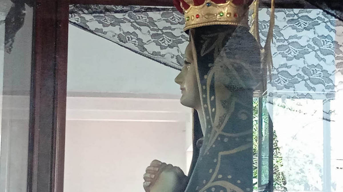 En Querétaro, feligreses ven llorar a la Virgen de La Noria