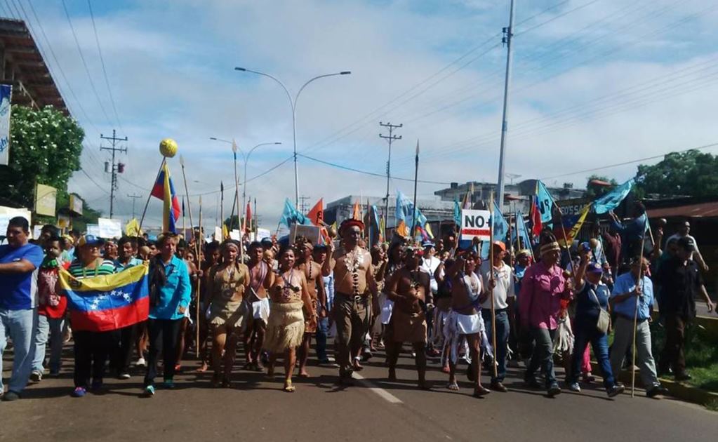 Indígenas marchan contra Maduro en "La Gran Marcha de Shamanes"