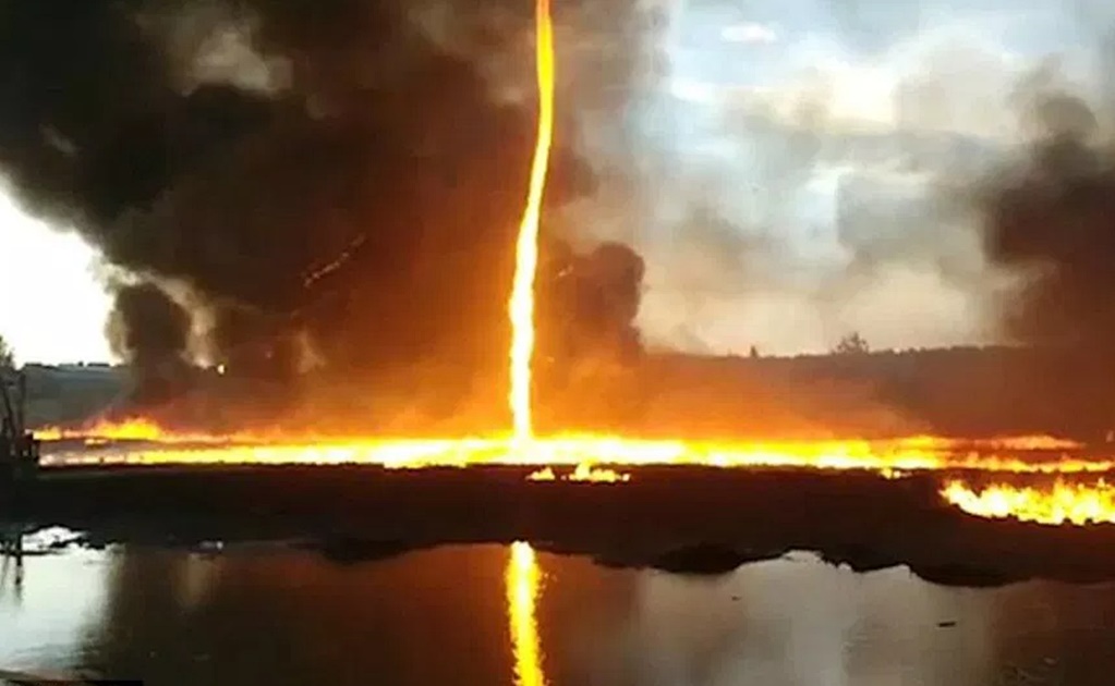 Video. Captan impresionante tornado de fuego durante incendio industrial en Reino Unido