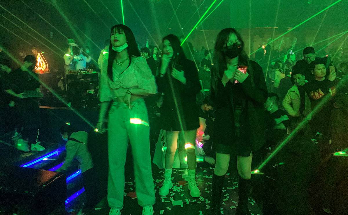 Así celebran en la discoteca "Super Monkey" de Wuhan, donde el Covid es sólo un mal recuerdo