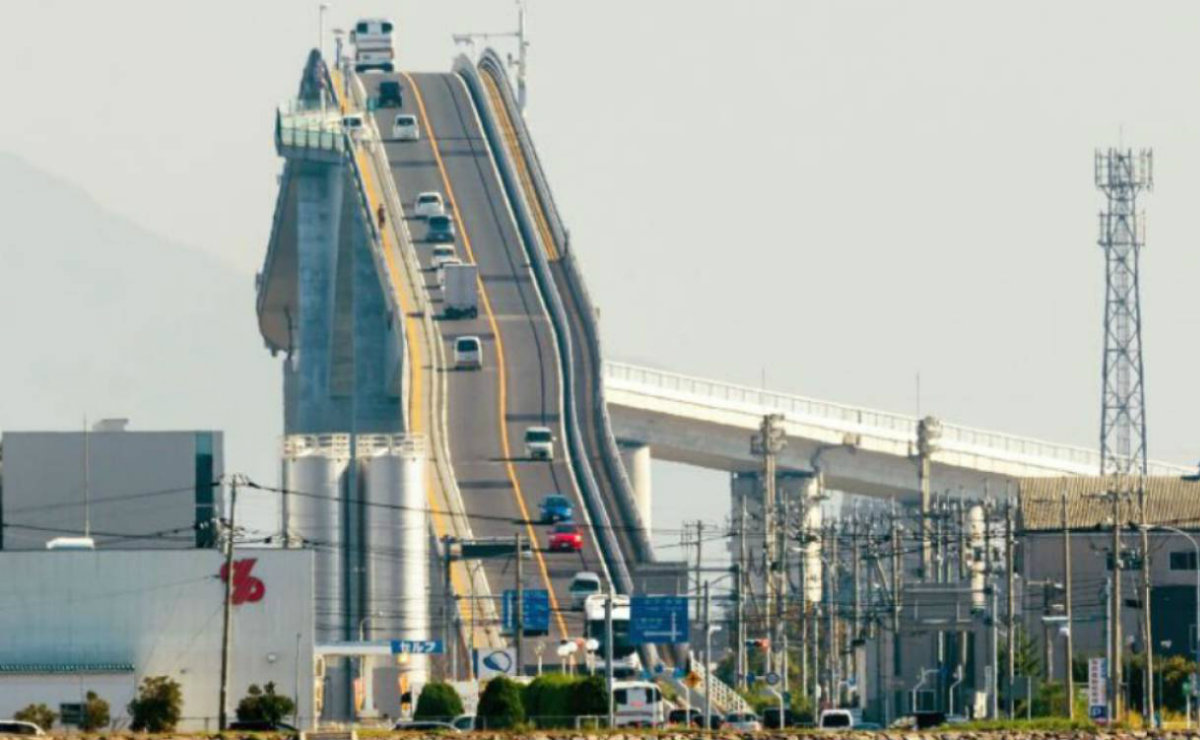 El “puente de la muerte” en Japón que parece montaña rusa
