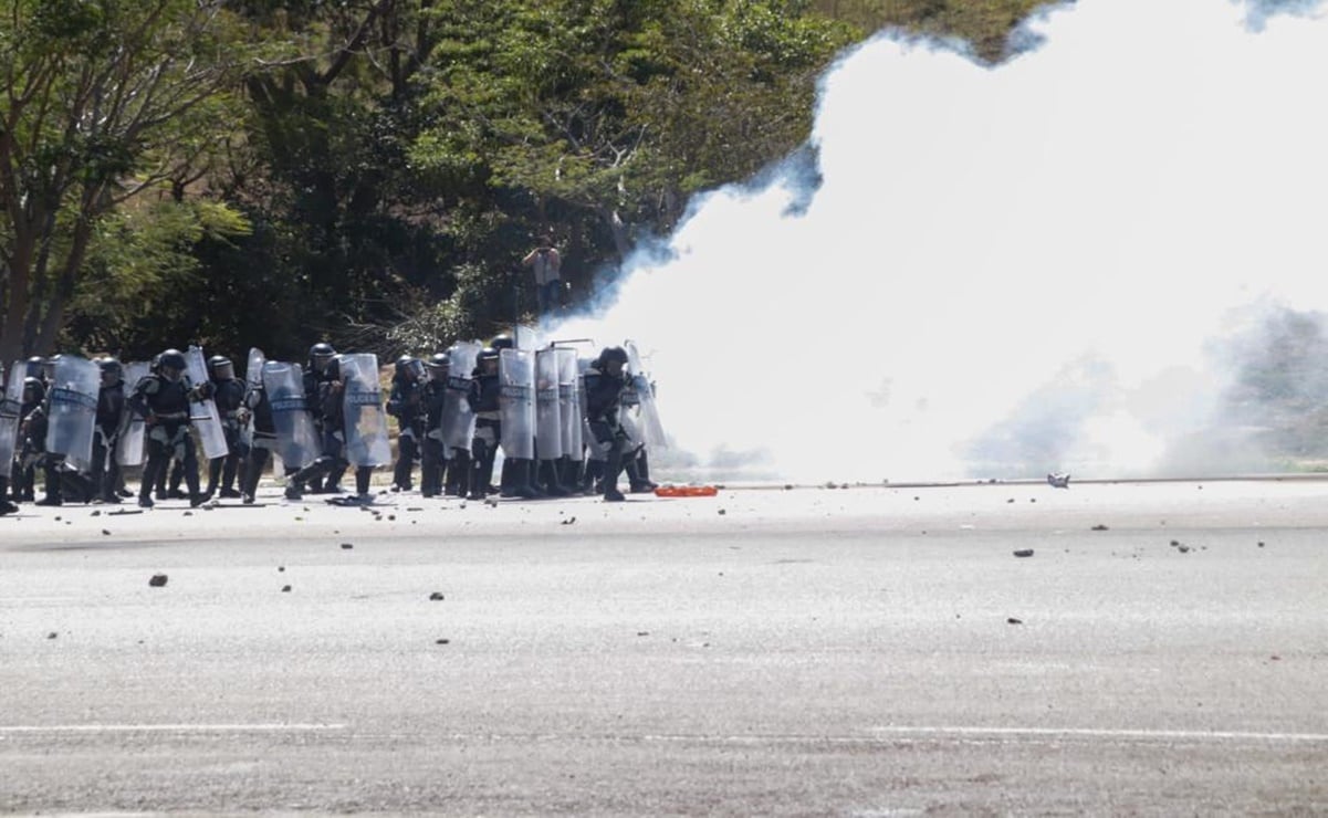 Normalistas de Ayotzinapa lanzaron tráiler sin frenos contra Guardia Nacional tras enfrentamiento