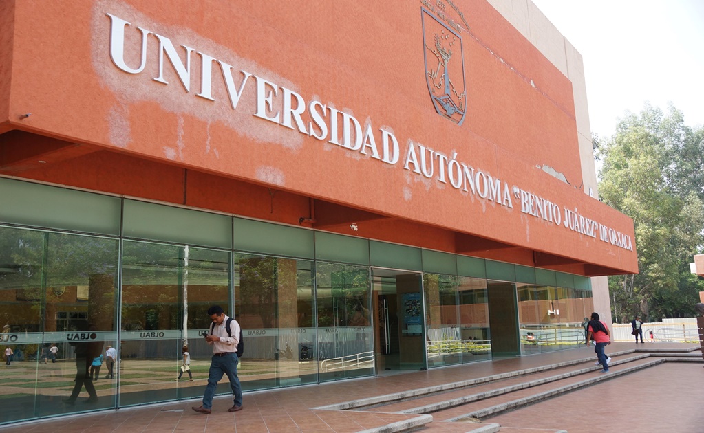 Por reforma educativa, universidad de Oaxaca ya no podrá cobrar inscripción