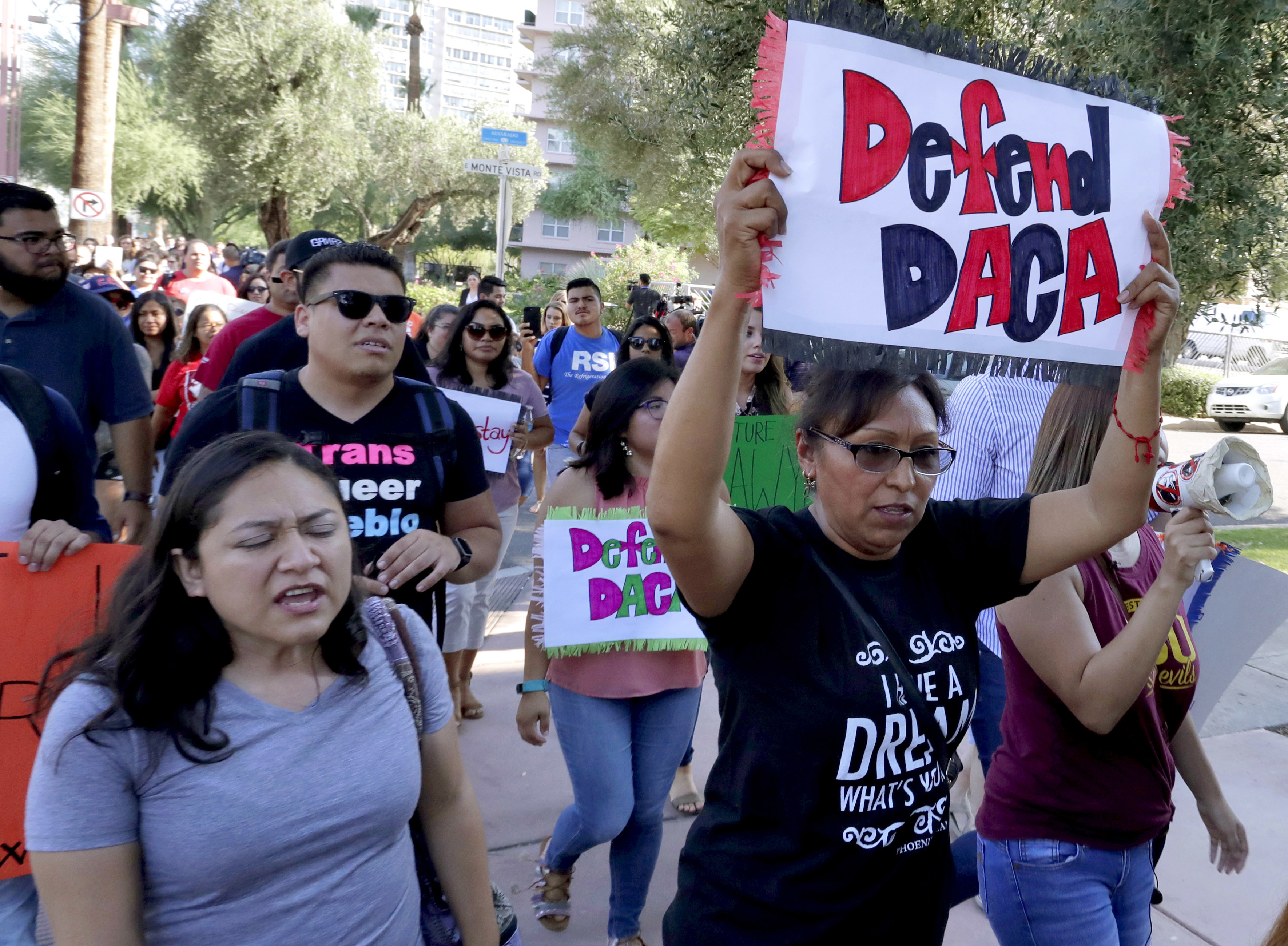 Legisladores latinos piden a Congreso de EU una ley que ampare a dreamers