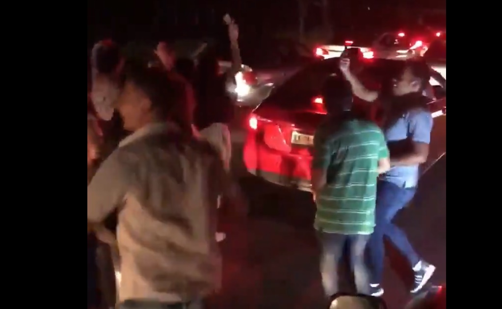 Automovilistas bailan al ritmo de “La Chona” durante tráfico de Guadalajara