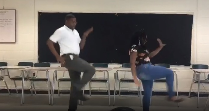 Maestro pierde apuesta con alumna y baila canción de Beyoncé