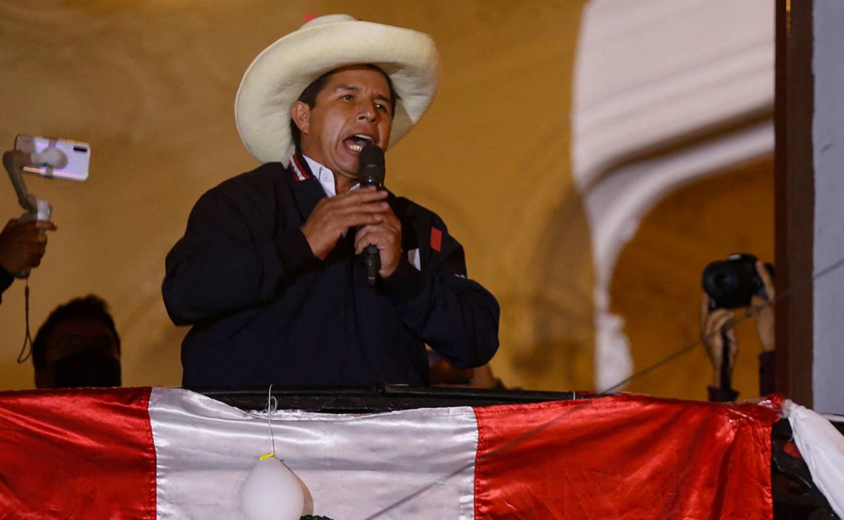 Pedro Castillo se declara ganador en Perú, pese a que sigue el recuento de votos